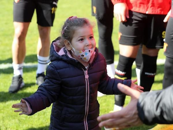 İzmir depreminin sembolü Ayda, Göztepe antrenmanında - Resim: 2
