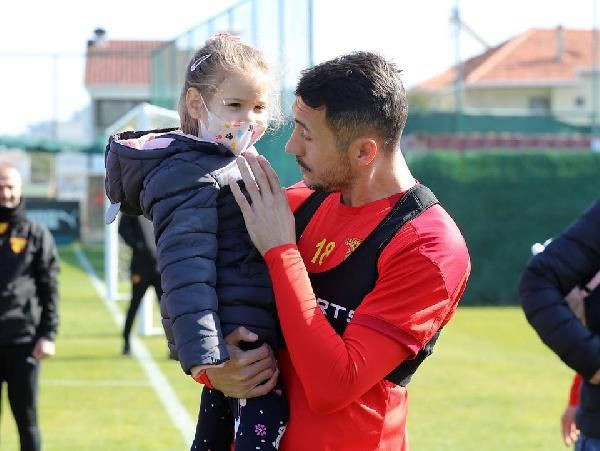 İzmir depreminin sembolü Ayda, Göztepe antrenmanında - Resim: 4