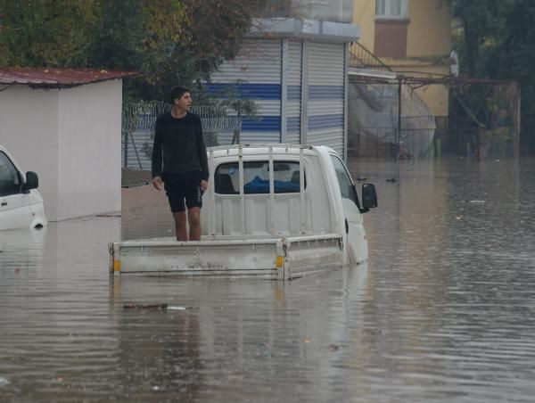 Adana'da yarın okullar tatil mi? Mahallecek evde mahsur kaldılar - Resim: 1