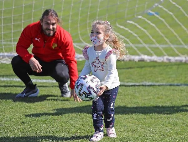 İzmir depreminin sembolü Ayda, Göztepe antrenmanında - Resim: 1