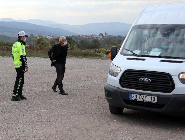 Bolu'da yaşandı! Karantina sürelerinin dolmasına 3 saat kala polise yakalandılar - Resim: 0