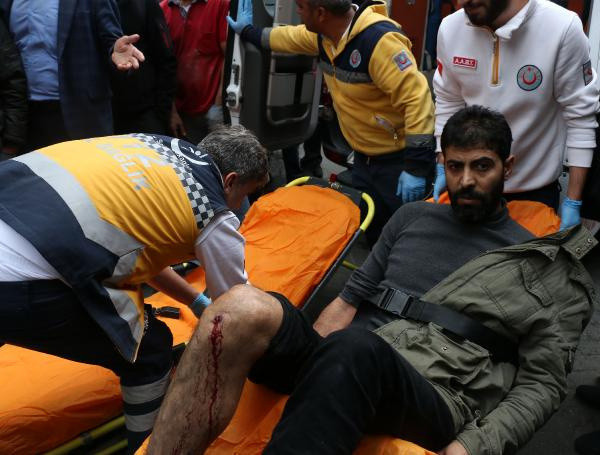 Beyoğlu'nda internet kafe tarandı! Çok sayıda yaralı var - Resim: 1