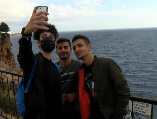 Antalya'da kıyıya yaklaştı gören hayran kaldı! Türkiye'de bir ilk oldu - Resim: 0