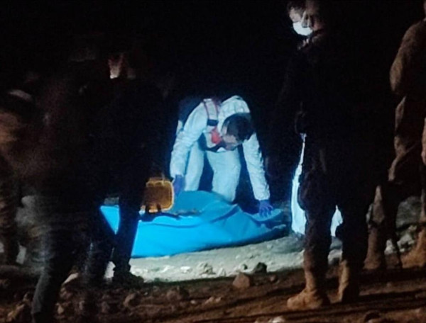 Şanlıurfa'da  köpeklerin kazdığı çukurdan parçalanmış ceset çıktı - Resim: 0