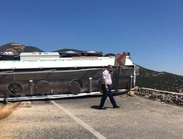 Tanker devrildi: 10 ton akaryakıt yola döküldü! - Resim: 4