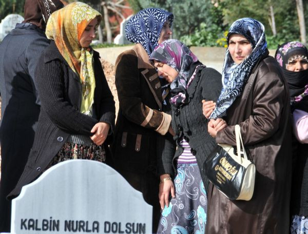 Patlama'da hayatını kaybedenler toprağa verildi - Resim: 4