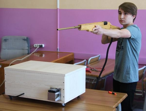 Sivaslı Mert'ten müthiş buluş! 'elektromanyetik silah' - Resim: 3