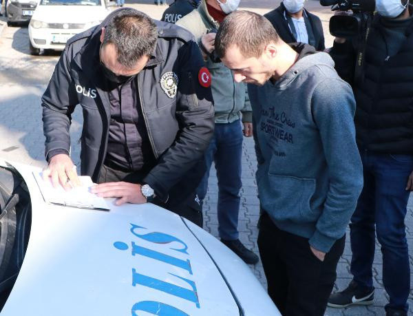 Adana'da maske takmadı polise zor anlar yaşattı! Babasının adını unuttu - Resim: 0