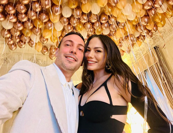 Annesine bak kızını al! Demet Özdemir'in annesi güzelliğiyle kızını bile geçti - Resim: 0