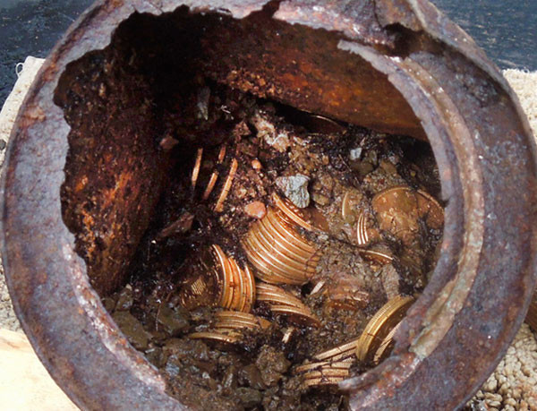 Köpek gezdirirken 10 milyon dolarlık define buldular! - Resim: 2