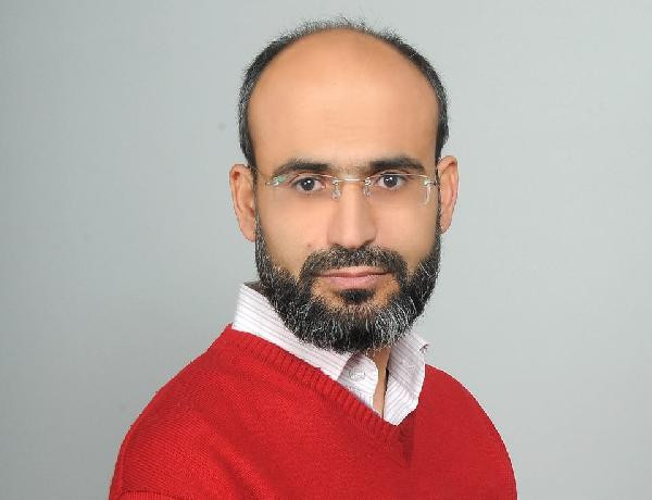 Öğretmenlikten atıldı! Eşofmanlı kız öğrencilerden tahrik olmuştu - Resim: 1