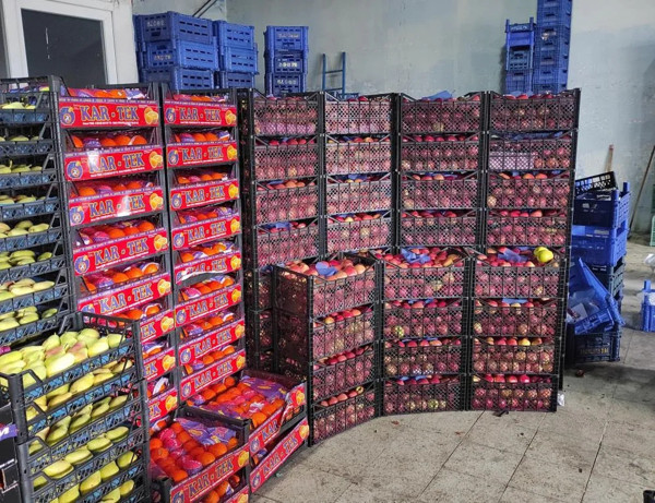 Yüzde 100 zam geldi! İstanbul'daki kar meyve sebze fiyatlarını vurdu: 70-100 lira arasında satılıyor - Resim: 2