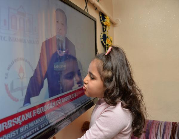 Erdoğan'ı göremeyen küçük kız gözyaşına boğuldu - Resim: 3