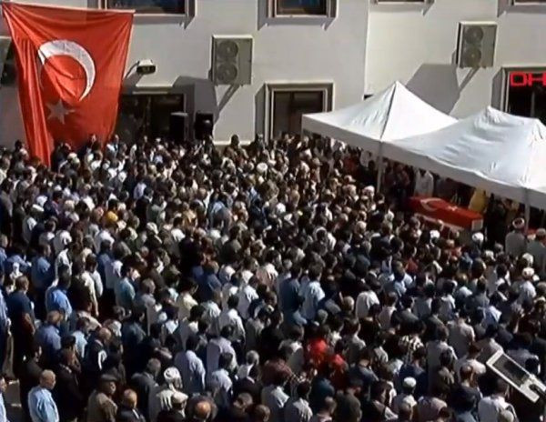 Diyarbakır saldırısında şehit düşenlere veda! Kürtçe ağıtlar yankılandı çok acı kareler - Resim: 2