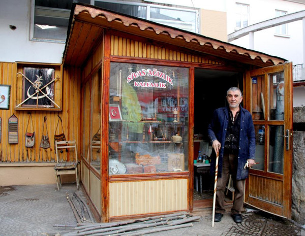 Sivas'ta 50 yıldır bu işi yapıyor! En az 15 defa elden geçiyor: Şuanda 3 kişi bu mesleği yapıyoruz - Resim: 0