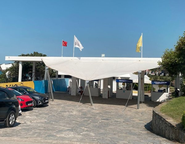 Sarıyer'de ünlü plajda skandal yasak! 'Tesettürlü almıyoruz' diyerek geri çevirdiler - Resim: 1