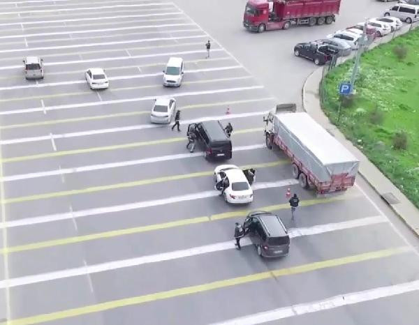 Hareketli anlar! Lüks araç otoyoldan çıkar çıkmaz... - Resim: 4