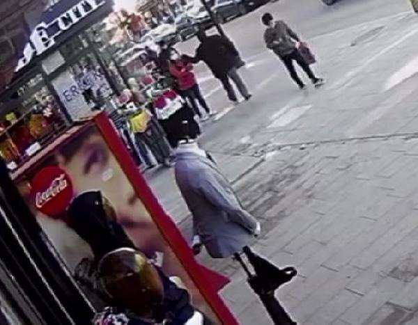 Aksaray'da kaldırımda anneannesini bekleyen kıza yumruklu saldırı! Şikayetçi oldu - Resim: 1