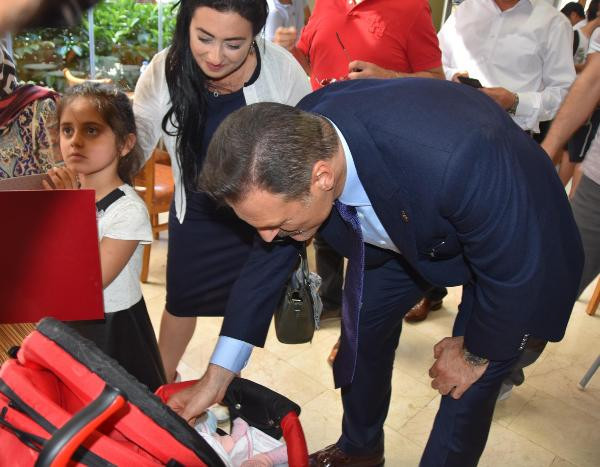 Alpay Özalan AK Parti'den aday oldu imajını yeniledi - Resim: 4
