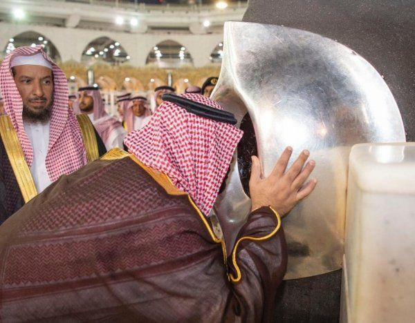 Veliaht Prensi Selman Kabe'nin üzerine çıktı! Olay görüntüler - Resim: 2