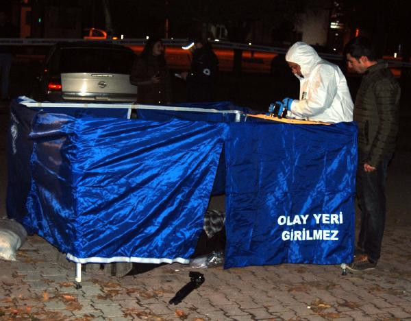 Oğlunun tedavi gördüğü hastanenin önünde intihar etti! - Resim: 3