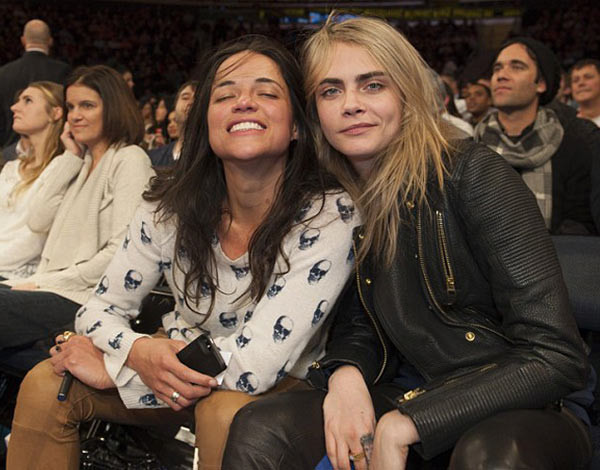 Lezbiyen ünlüler ilk kez ayrı görüntülendi! - Resim: 1