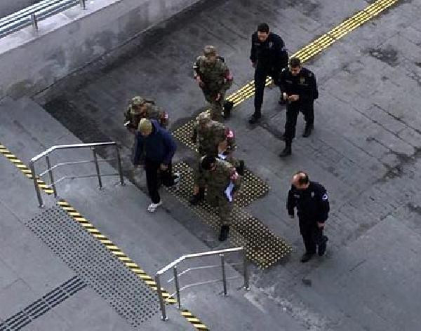 Yavru kediye işkence eden caninin askerliği yandı! - Resim: 3