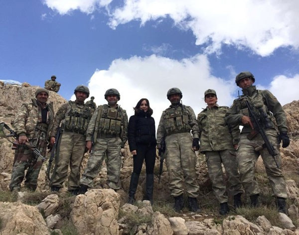 Nazlı Çelik Kato'da komandolarla operasyona çıktı işte o görüntüler... - Resim: 2