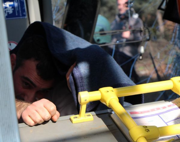 TEM'de halk otobusü devrildi - Resim: 1