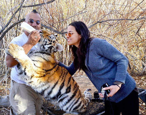 Ünlü model bakın nerede kameralara yakalandı! - Resim: 2