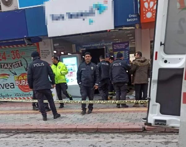 Hatay'da iç çamaşırlı fotoğrafı paylaştı! Kuzeniyle ilişki yaşadığını öne sürdü: Sonu kötü bitti - Resim: 0