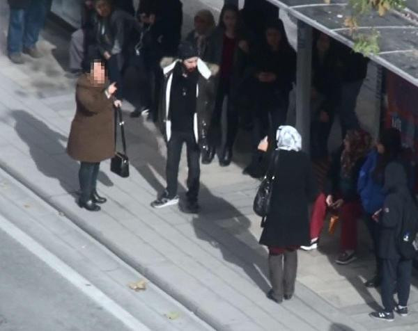 Bu kadınlar neden kavga ediyor? Sebebine çok şaşıracaksınız! - Resim: 1