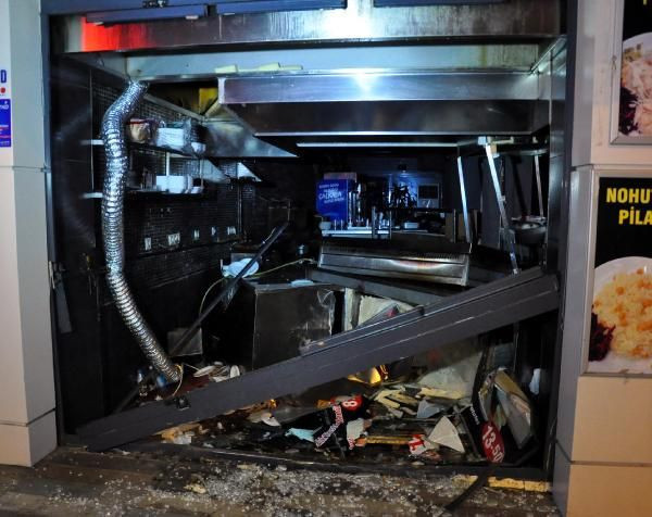 Böyle arkadaş olmaz olsun! Kazada araçta sıkışan arkadaşını bırakıp kaçtı - Resim: 2