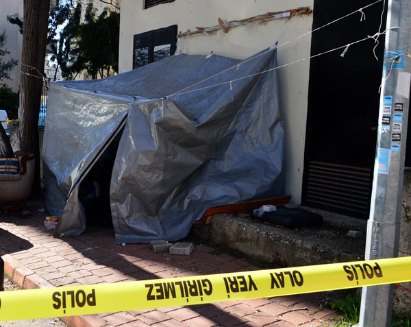 Ünlü mankenin babası çadırda ölü bulundu şoke olacaksınız - Resim: 3