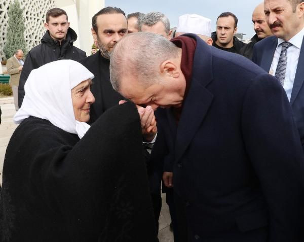 Cumhurbaşkanı Erdoğan aile yakınının cenaze törenine katıldı - Resim: 2