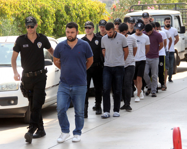 Adana'da sosyal medya üzerinden terör propagandası yapan 17 kişi yakalandı - Resim: 0