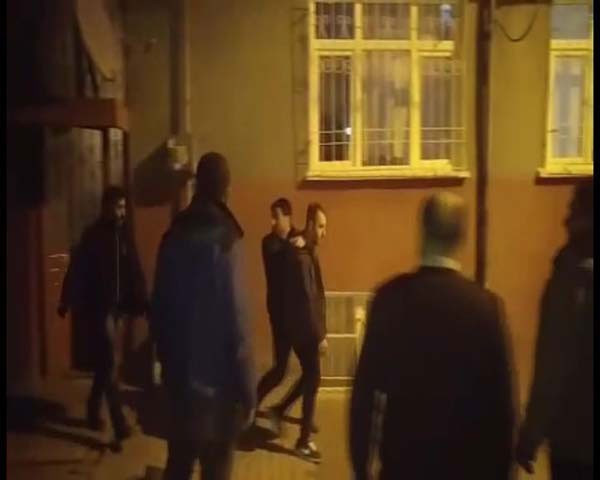 Hırsız balkonda ev sahibiyle karşılaşınca... - Resim: 3