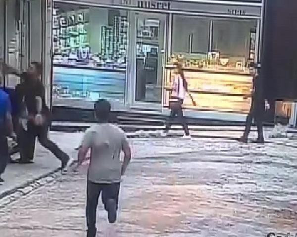 Polisten kaçarken profesyonel boksöre denk geldi! - Resim: 4