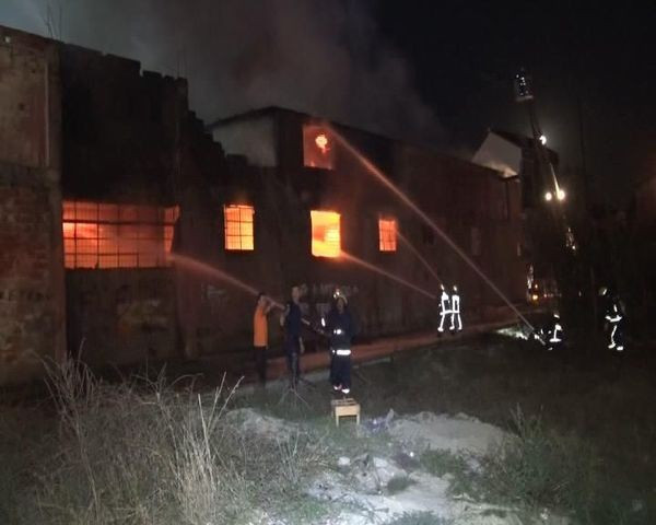 Arnavutköy'de bir fabrikada yangın çıktı! - Resim: 1