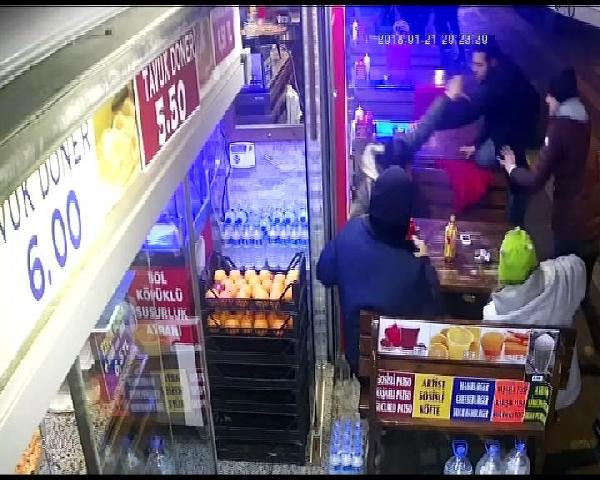 Kameraya yansıyan dayağa özel harekat operasyonu! - Resim: 1