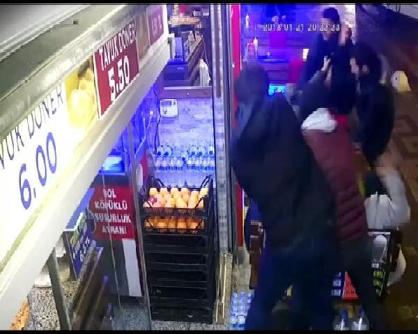 Kameraya yansıyan dayağa özel harekat operasyonu! - Resim: 2