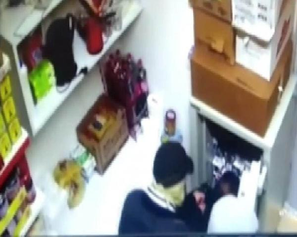 Dayağı abartınca ifşa oldu! Sevgilisiyle anlaşıp kendini soydurdu... - Resim: 3