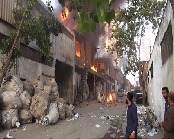 Akaryakıt istasyonu yakınında korkutan yangın! - Resim: 4