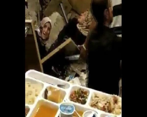 İftar sırasında dehşet anları! Zemin çöktü! - Resim: 1