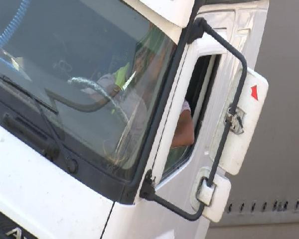 İstanbul'da hareketli saatler! Bıçak çekti kimseyi yaklaştırmıyor... - Resim: 2