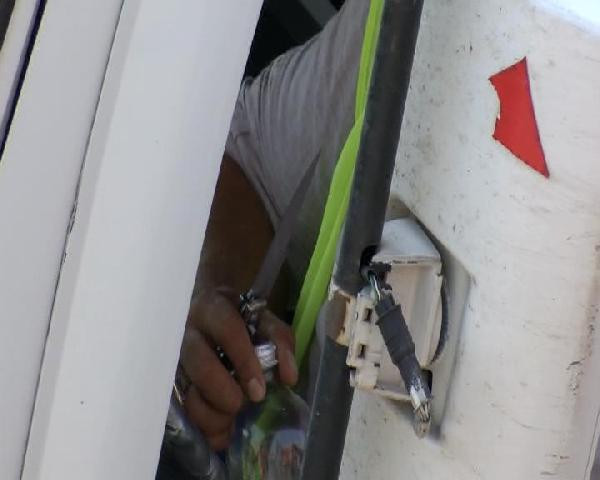 İstanbul'da hareketli saatler! Bıçak çekti kimseyi yaklaştırmıyor... - Resim: 3