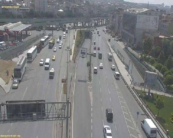 Akıl almaz ölüm: Üzerine inşaat asansörü devrildi! - Resim: 3