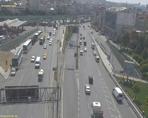 Akıl almaz ölüm: Üzerine inşaat asansörü devrildi! - Resim: 4