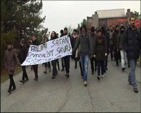 ODTÜ'de polis ve öğrenciler bir birine girdi! - Resim: 2