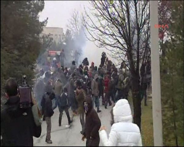 ODTÜ'de polis ve öğrenciler bir birine girdi! - Resim: 4